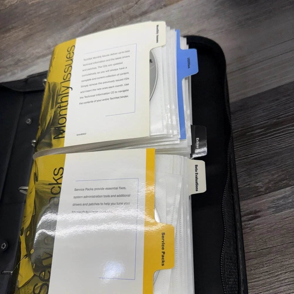 Microsoft TechNet Plus CD Subscription Binder 92 discs 1999-2000 Compete Sets